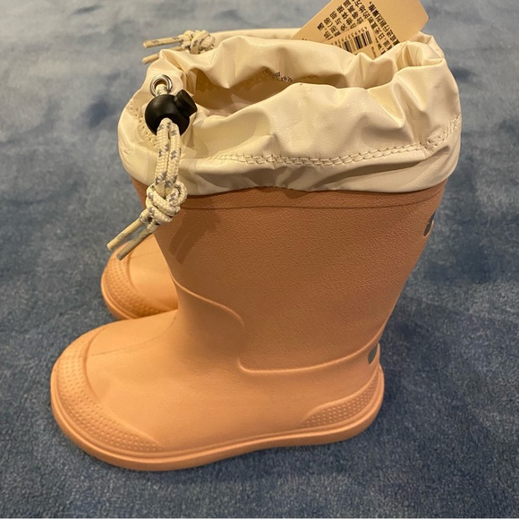 Child’s rain boots - Picture 2 of 6